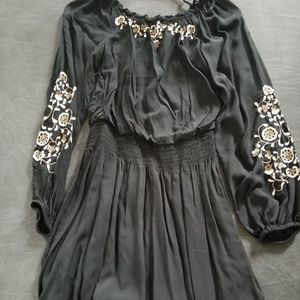 Embroidered white house black market dress